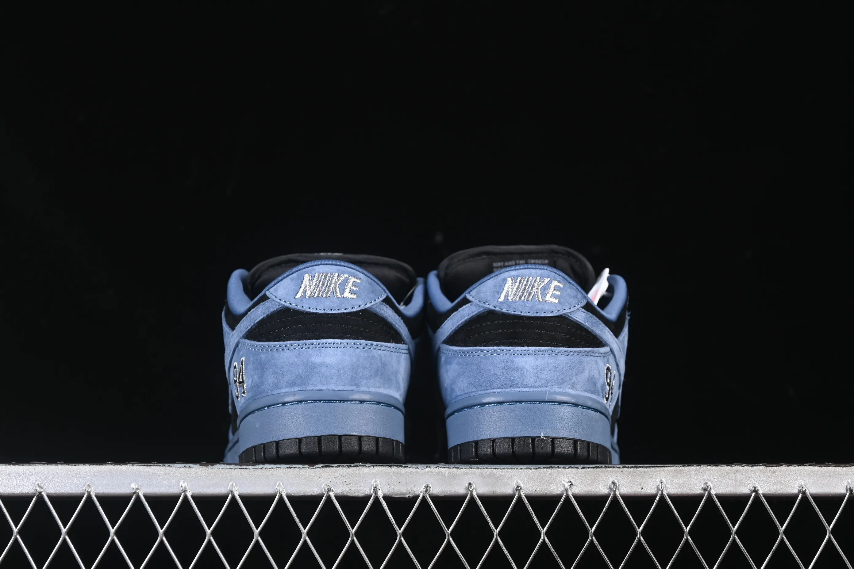 All Categories Nk SB Dunk Series Nk SB Dunk Low Low-top sneakers Supreme x Nike Dunk SB Dunk Low joint black and blue low-top casual skateboard shoes HQ8487-400